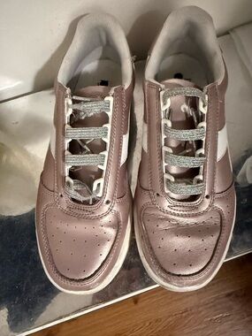adidas Girls Metallic Mauve Pink Sneakers with Silver Laces